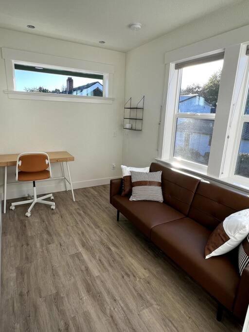 Brand New Custom Built Cottage In Downtown W/Pool! セイラム エクステリア 写真