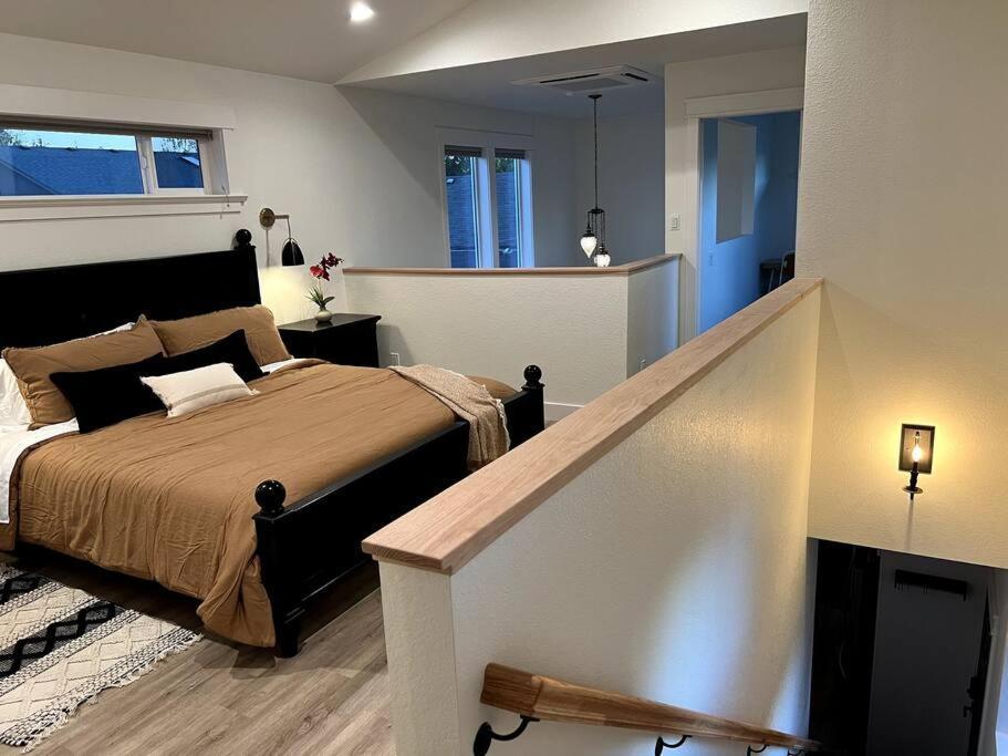 Brand New Custom Built Cottage In Downtown W/Pool! セイラム エクステリア 写真